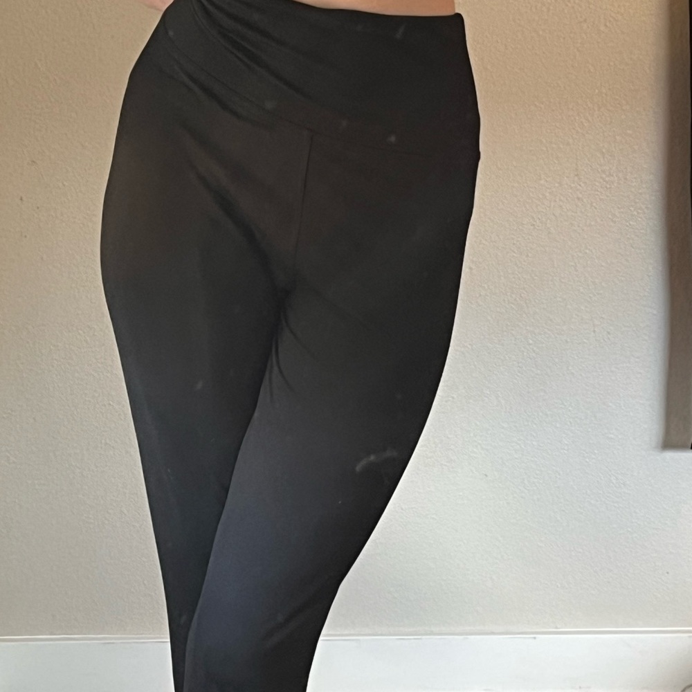 Black leggings, medium